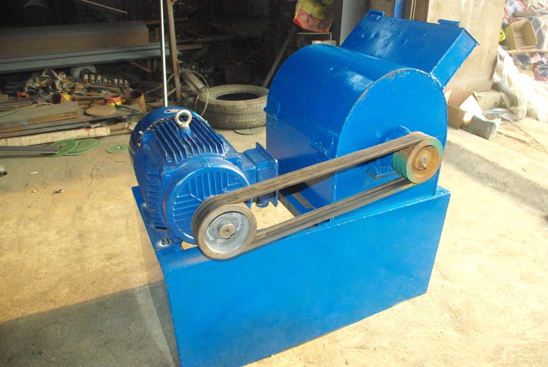 粉餅機(jī)，碎餅機(jī)，大餅打碎機(jī)，花生茶籽大豆餅粉碎機(jī)